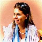 Insegno diritto civile, diritto privato, appassionata della materia esercito la professione legale e mi piace trasmettere Le mia conoscenze